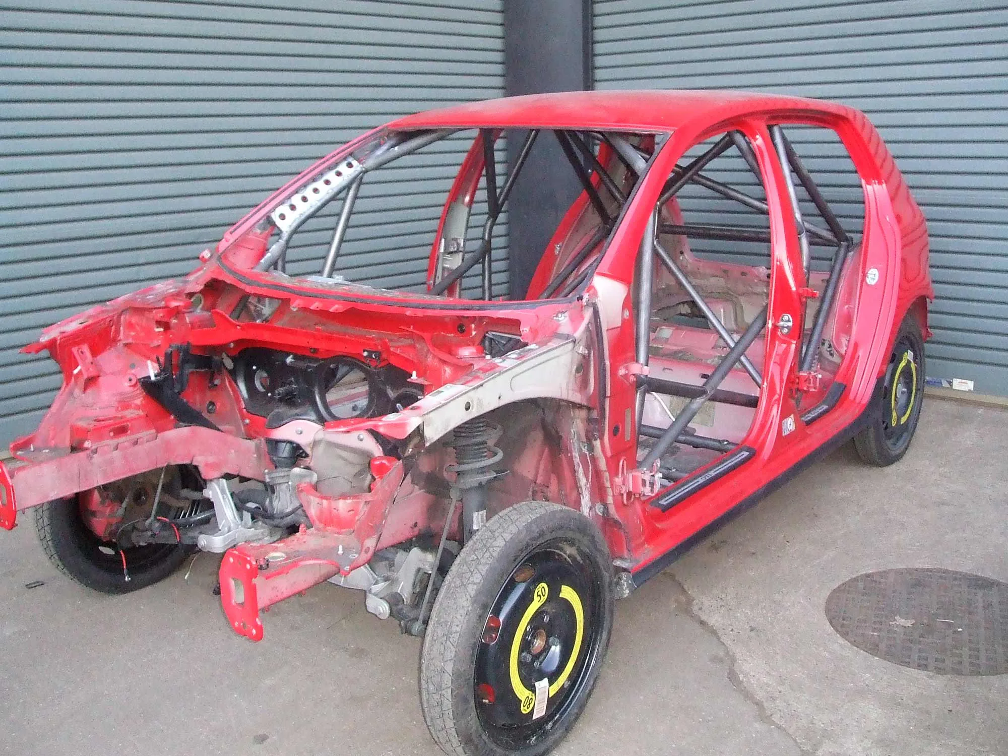 Custom Cages Multipoint Weld-In Roll Cage for Volkswagen Golf 5 - FIA - Image 2
